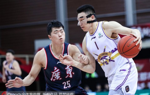 九游- 闽南雷霆队鏖战江汉金雕队，击剑联赛守住胜果，替补奇兵立功。外援联手发威